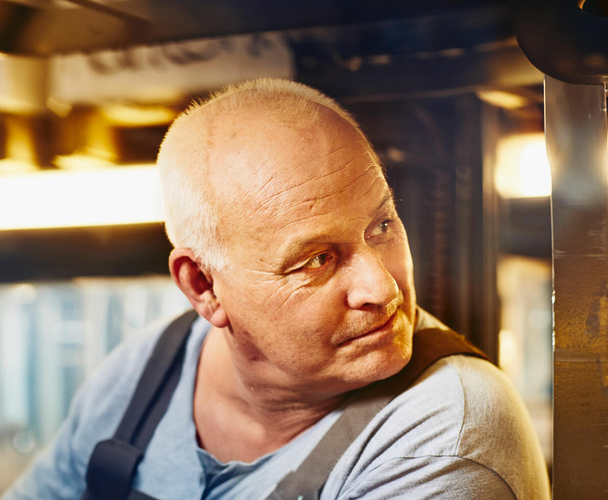 Side profile of an elderly man 